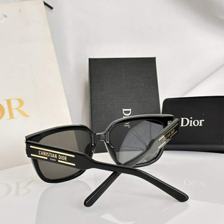 Picture of Dior Sunglasses _SKUfw79398987fw